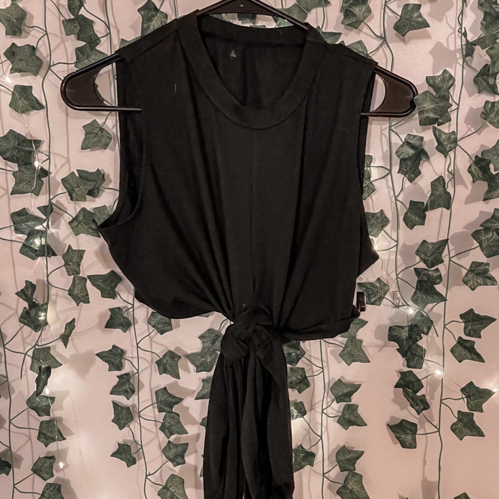 ✰ BLACK TANK TOP